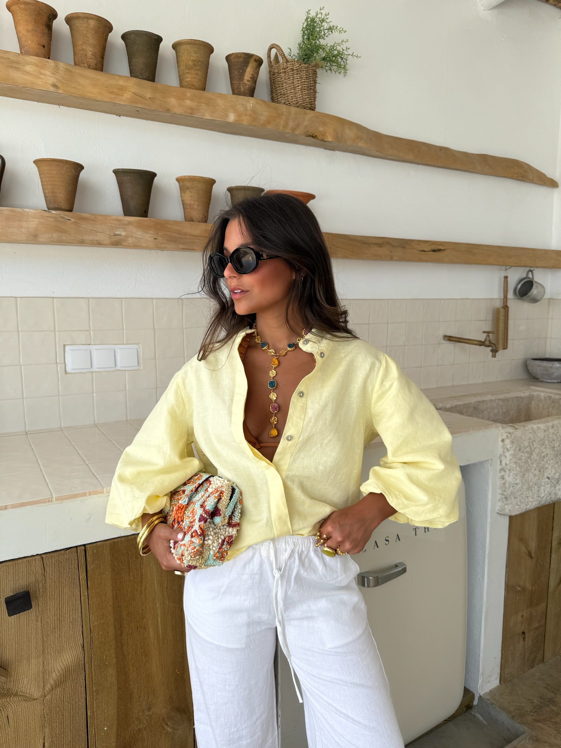 Blusa in lino con maniche a palloncino, tonalità giallo chiaro