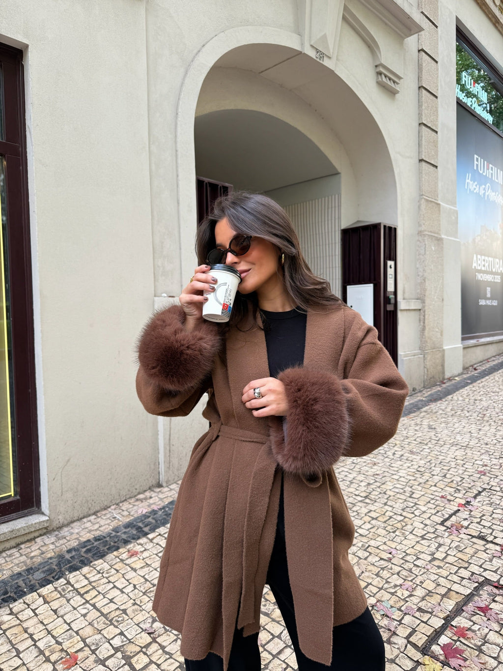 Cappotto caramello con collo in pelliccia