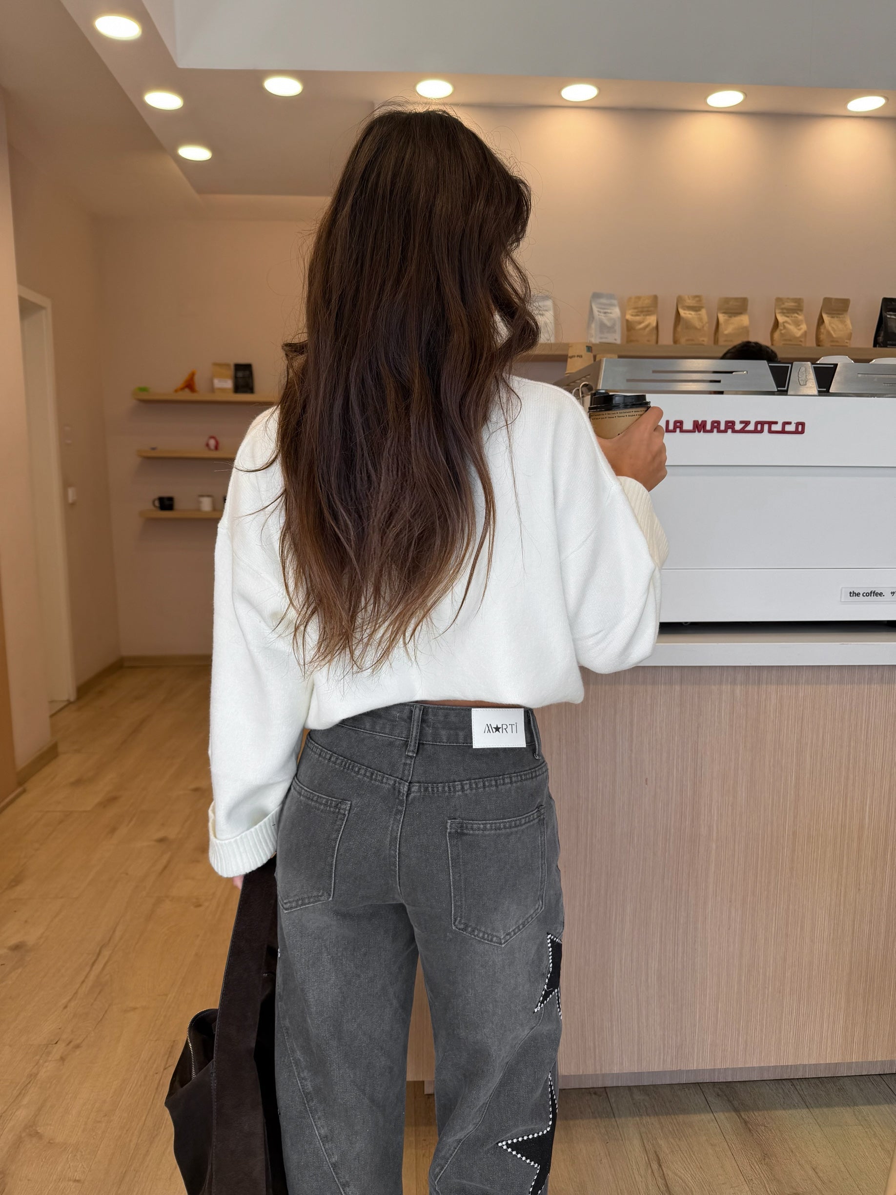 Jeans con stelle ricamate, tonalità grigio