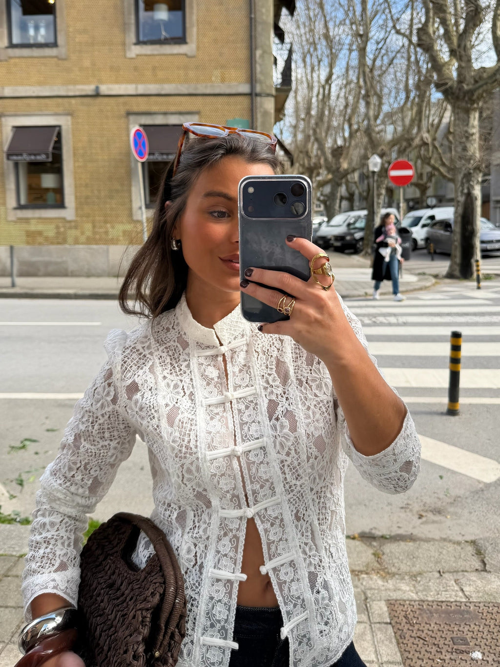 Top in pizzo da annodare, tono avorio