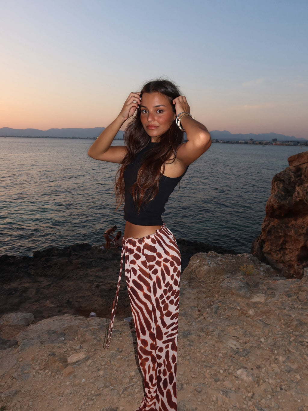 velmara-34 · pantaloni-fluidi-con-stampa-animalier · 71016889090385