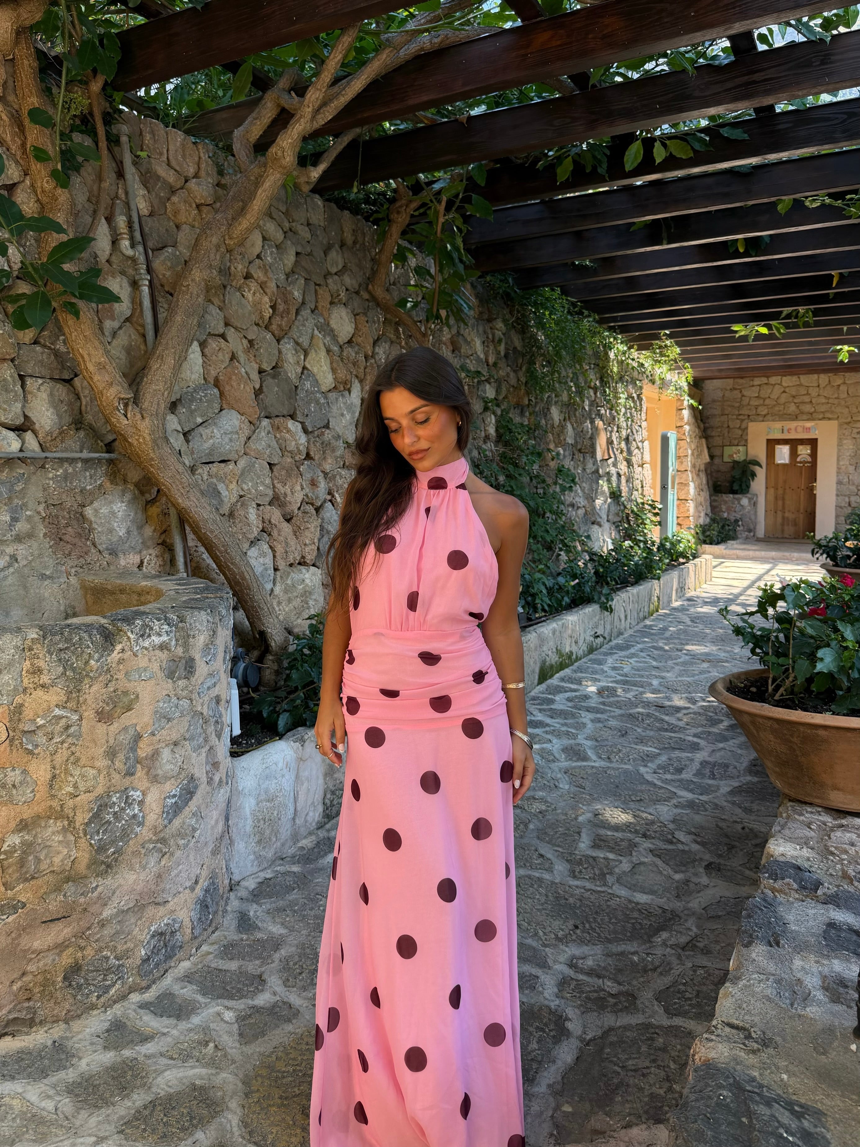 Abito lungo dalla linea aderente, tonalità rosa