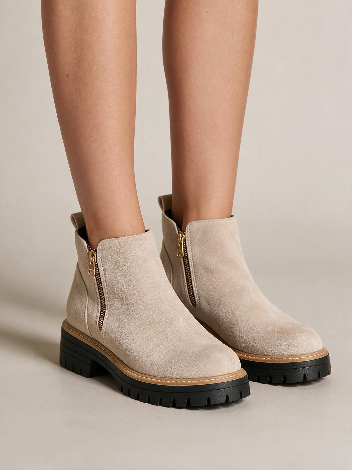 velmara-acc · stivaletti con punta tonda e zip laterale · Beige · 103 · 34