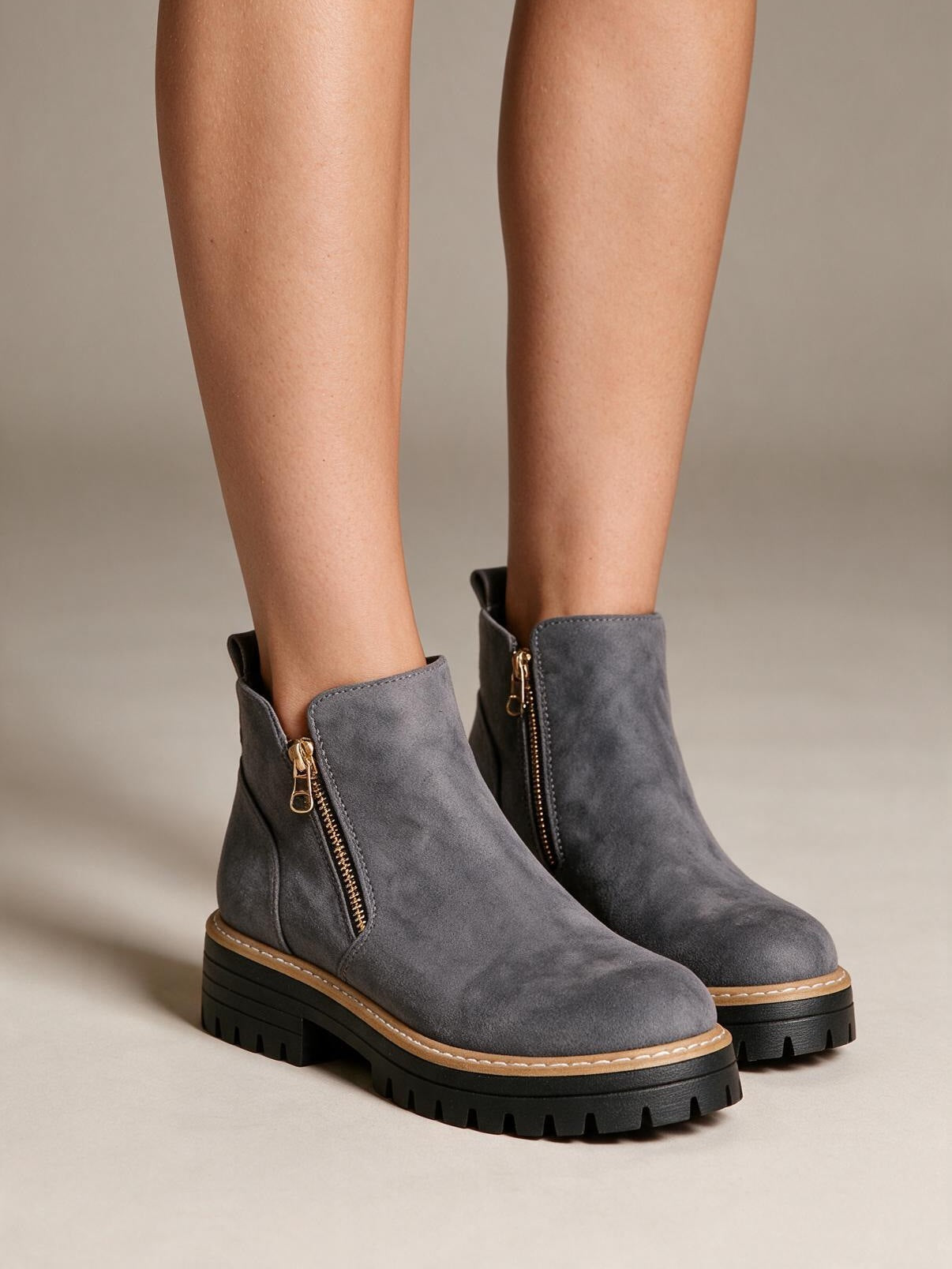 velmara-acc · stivaletti-punta-tonda-con-zip-laterale · Grigio · 102 · 34