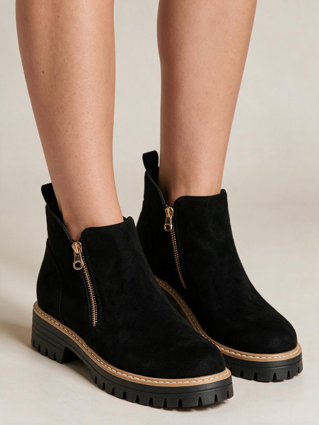 velmara-acc · stivaletti-punta-tonda-con-zip-laterale · Nero · 1 · 34
