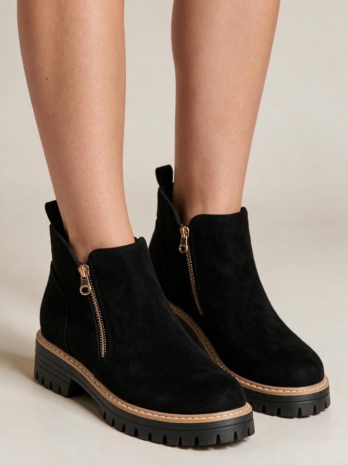 velmara-acc · stivaletti-punta-tonda-con-zip-laterale · Nero · 1 · 34