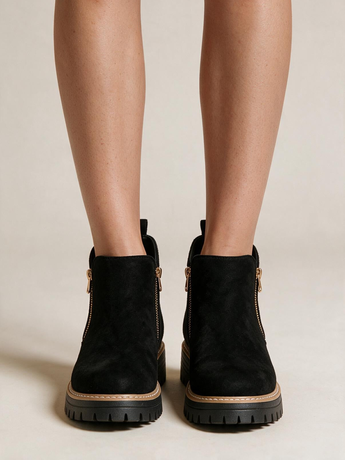 velmara-acc · stivaletti-punta-tonda-con-zip-laterale · Nero · 3 · 34
