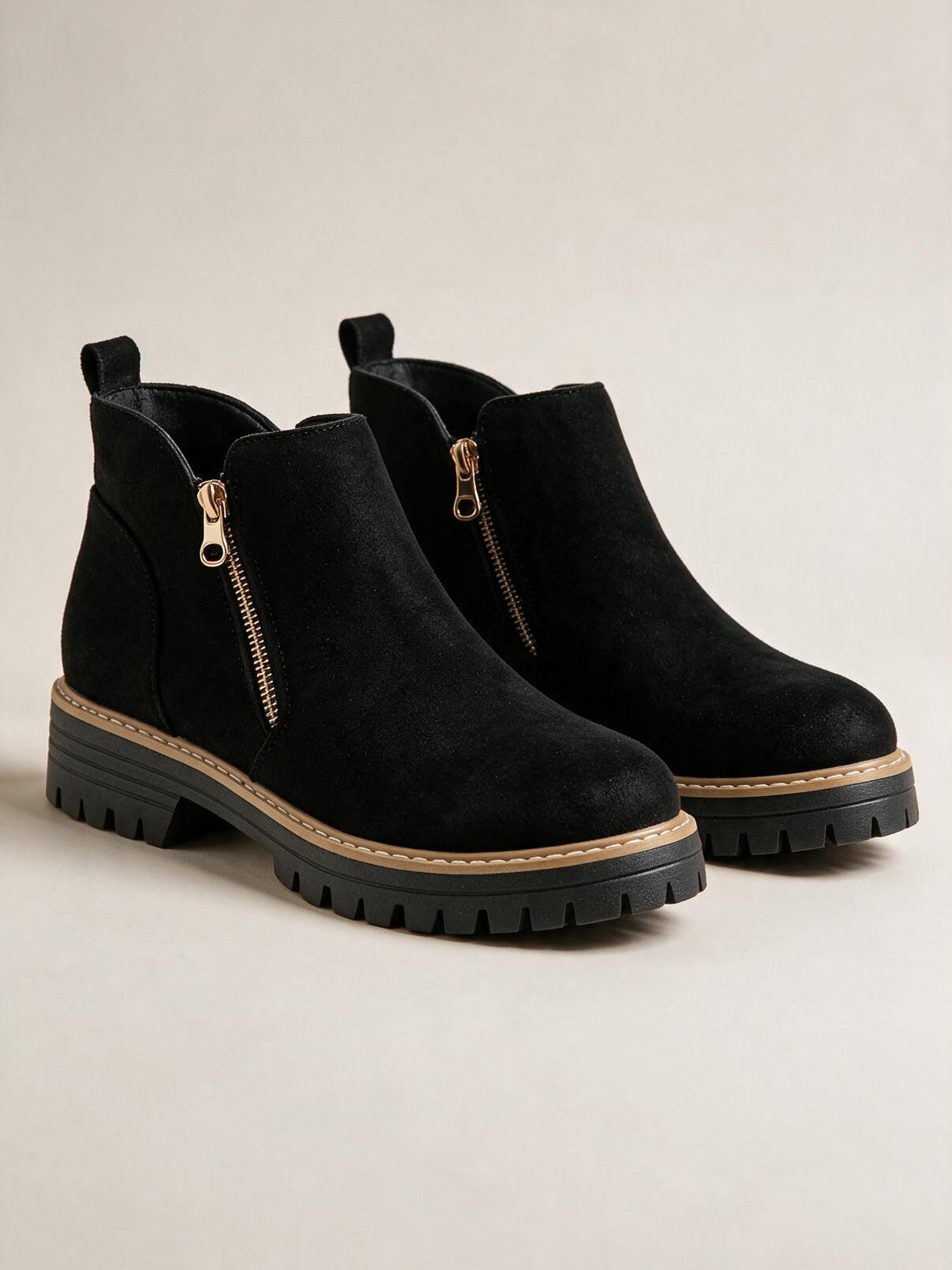 velmara-acc · stivaletti-punta-tonda-con-zip-laterale · Nero · 4 · 34