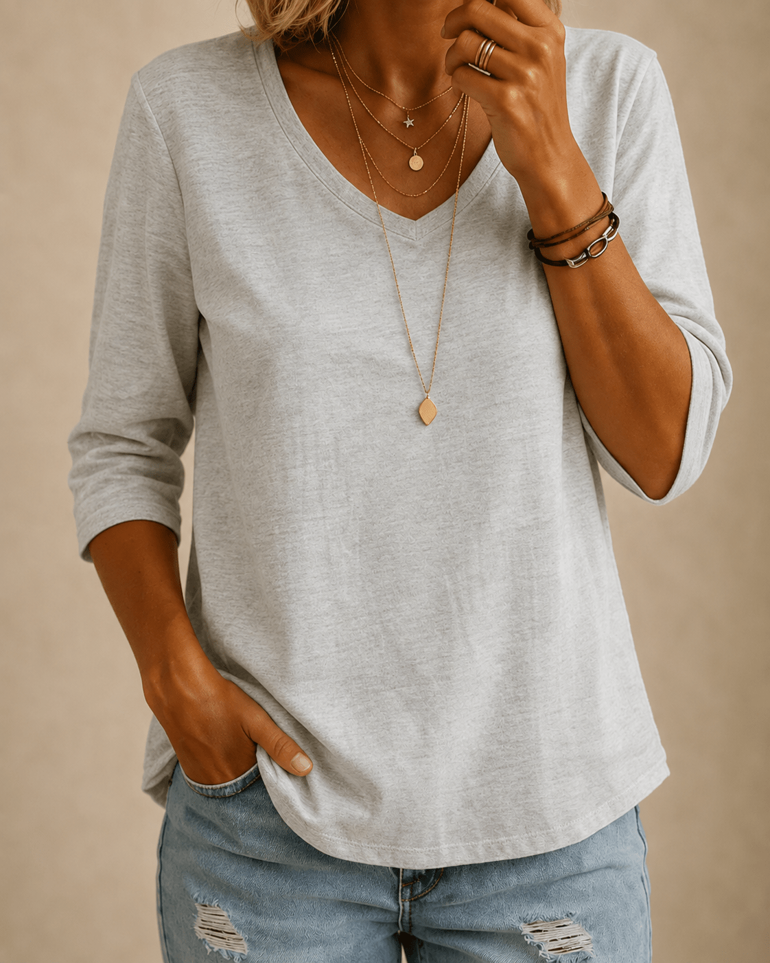 Aster | T-shirt Classica con Scollo a V
