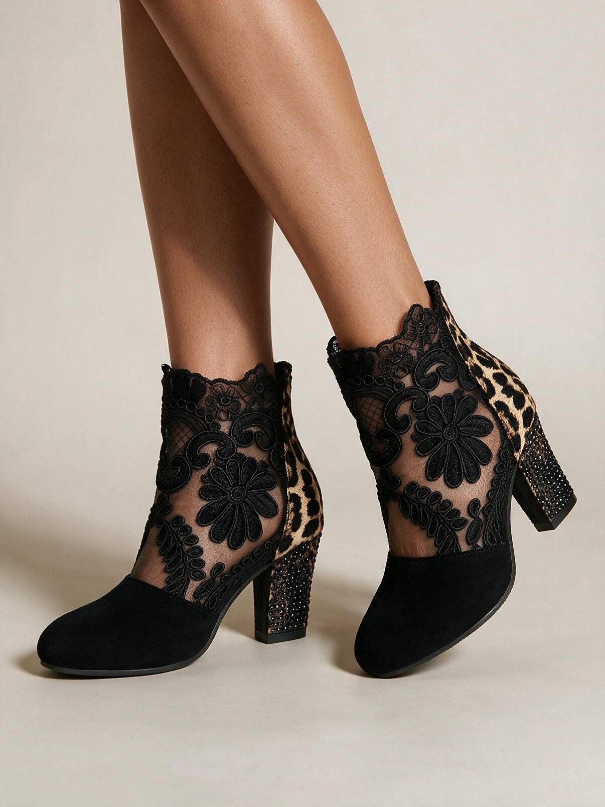 velmara-acc · décolleté-con-fodera-traspirante · leopardo nero · 104 · 34