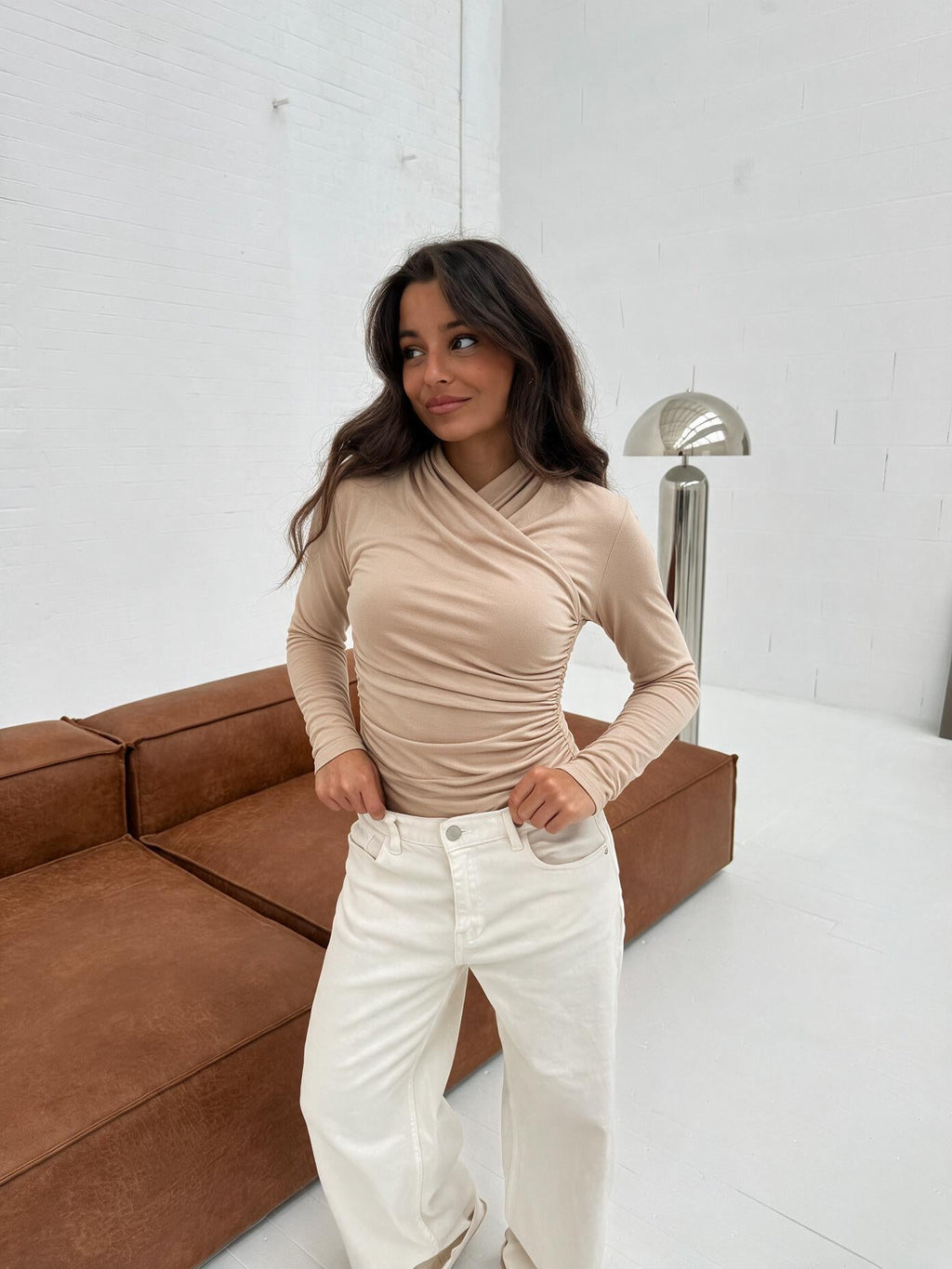 velmara-gen · top incrociato a maniche lunghe · Beige · frontale · 4