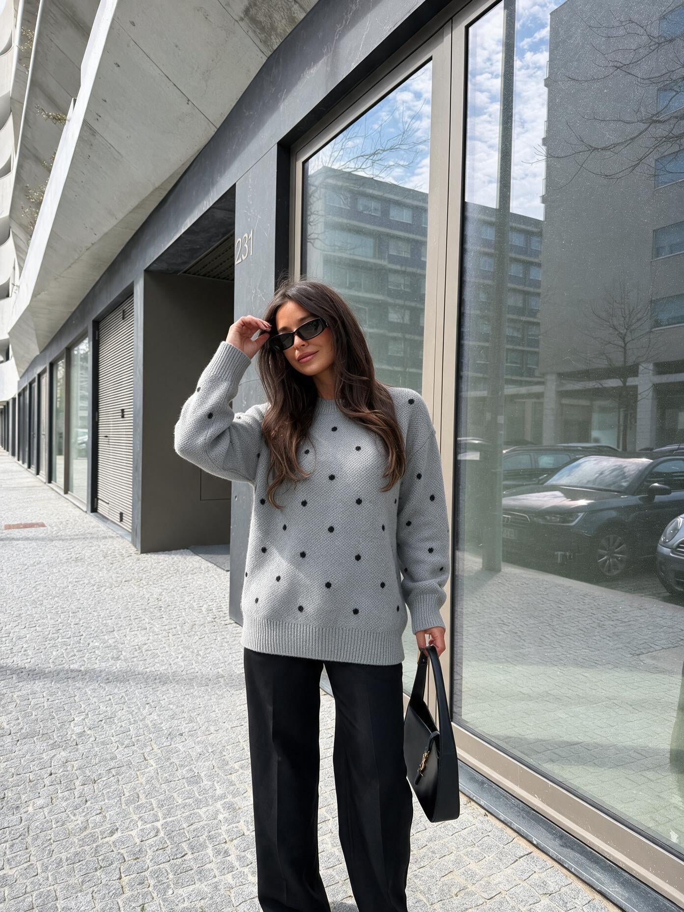 velmara-gen · maglione-lavorato-a-maglia-con-motivo-a pois · Grigio · frontale · 1