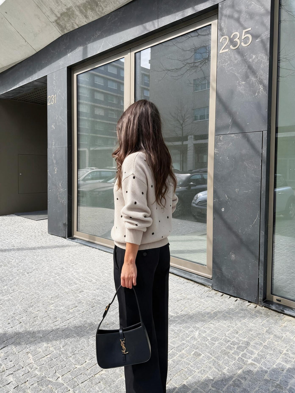 velmara-gen · maglione-lavorato-a-maglia-con-motivo-a pois · Cachi · retro · 3