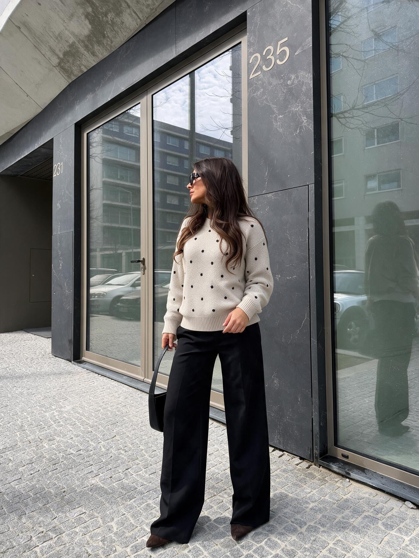 velmara-gen · maglione-lavorato-a-maglia-con-motivo-a pois · Cachi · frontale · 4