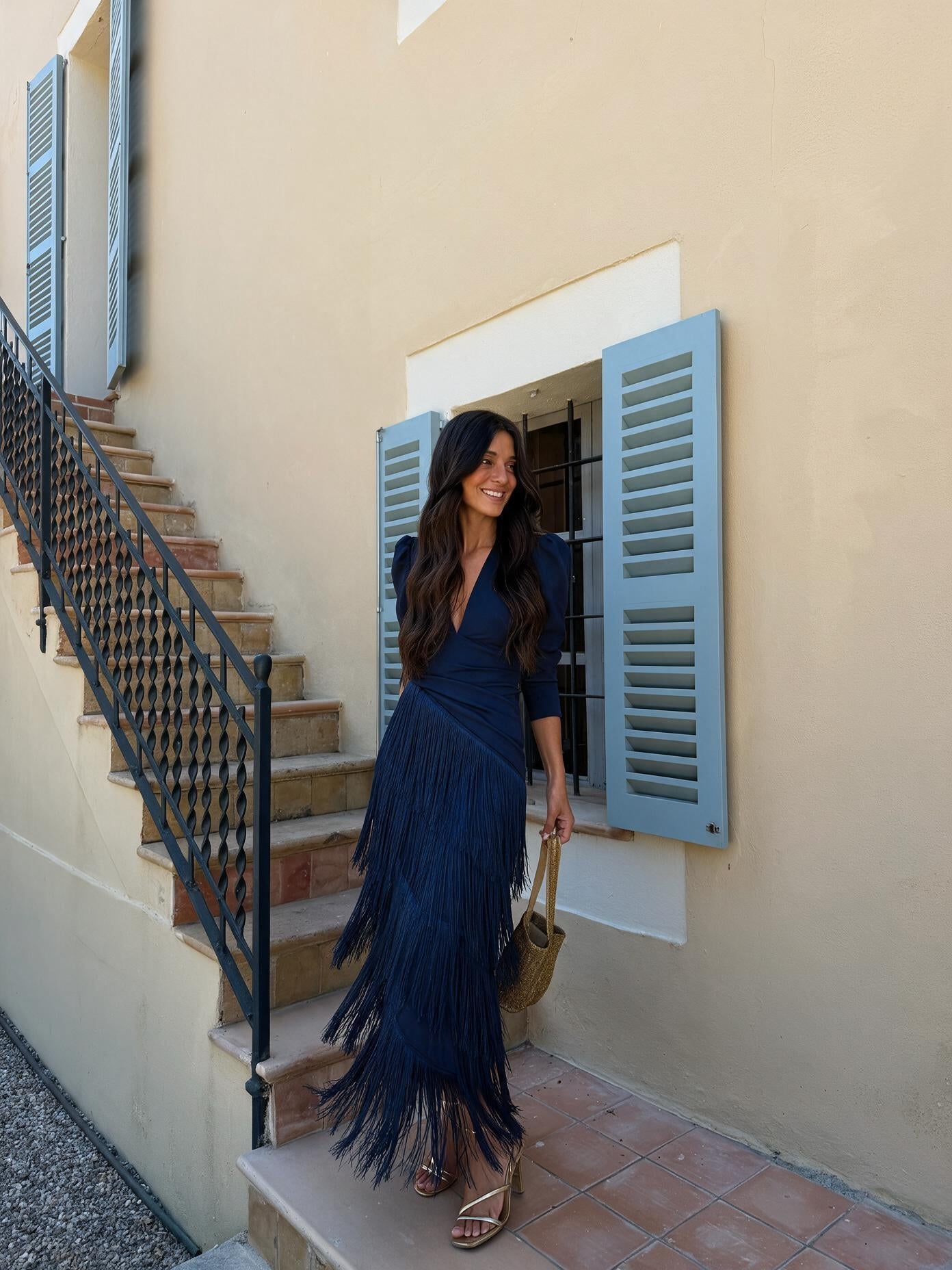 velmara-gen · abito-svasato-con-frange-maniche-lunghe · Blu · frontale · 1