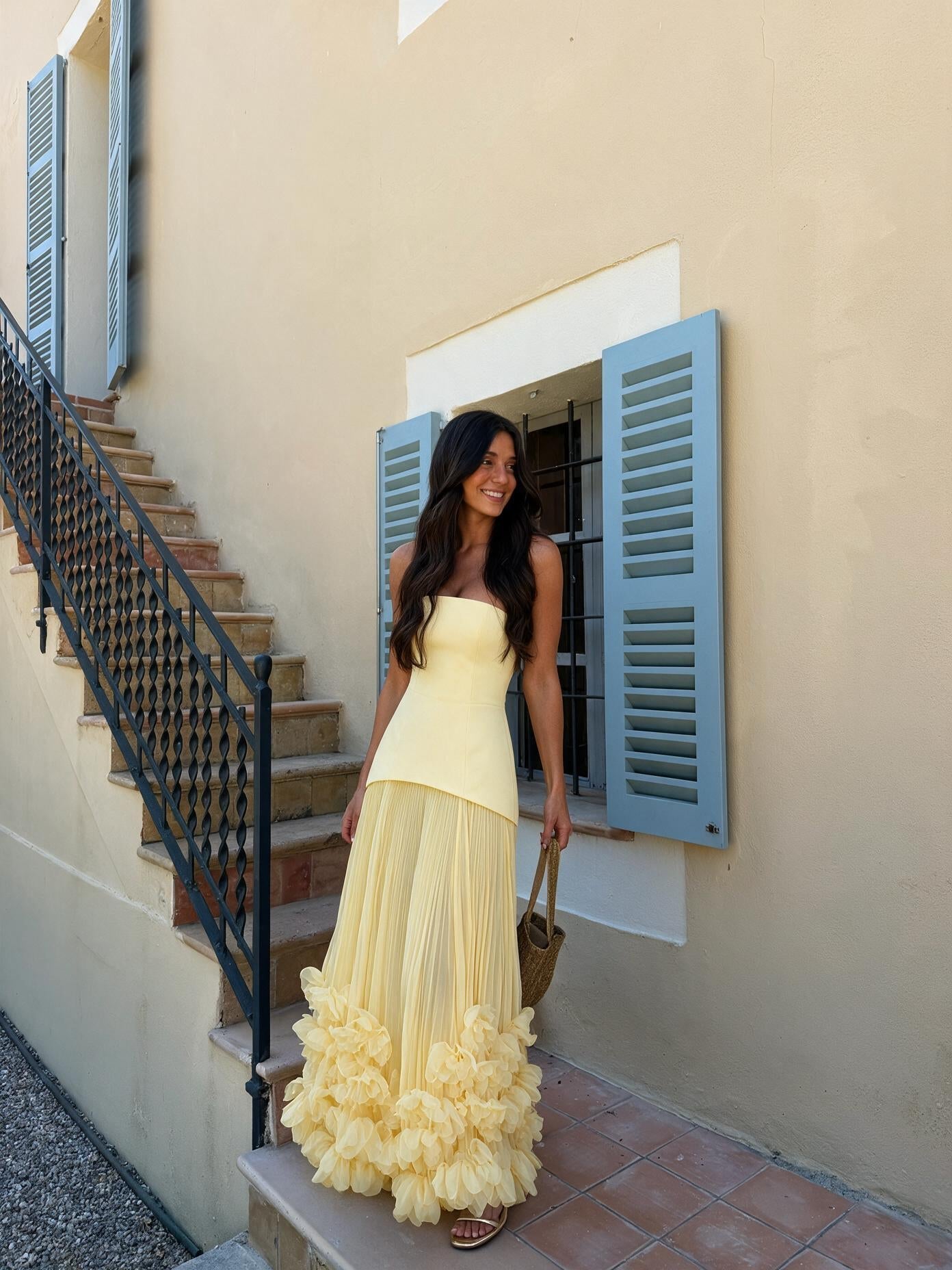 velmara-gen · abito lungo con rosette · Giallo chiaro · frontale · 1