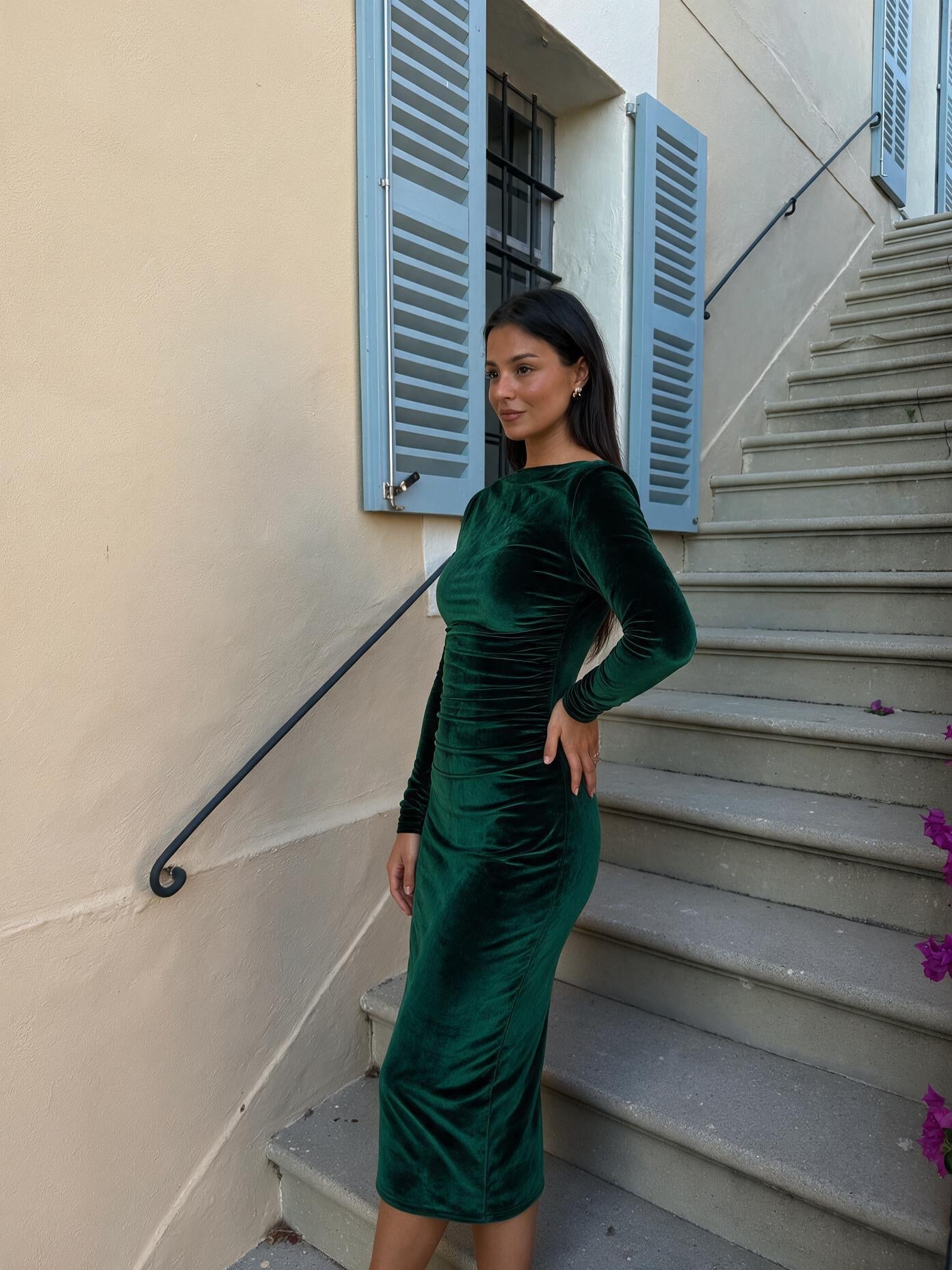 velmara-gen · abito midi-elegante-aderente · Verde · profilo · 2