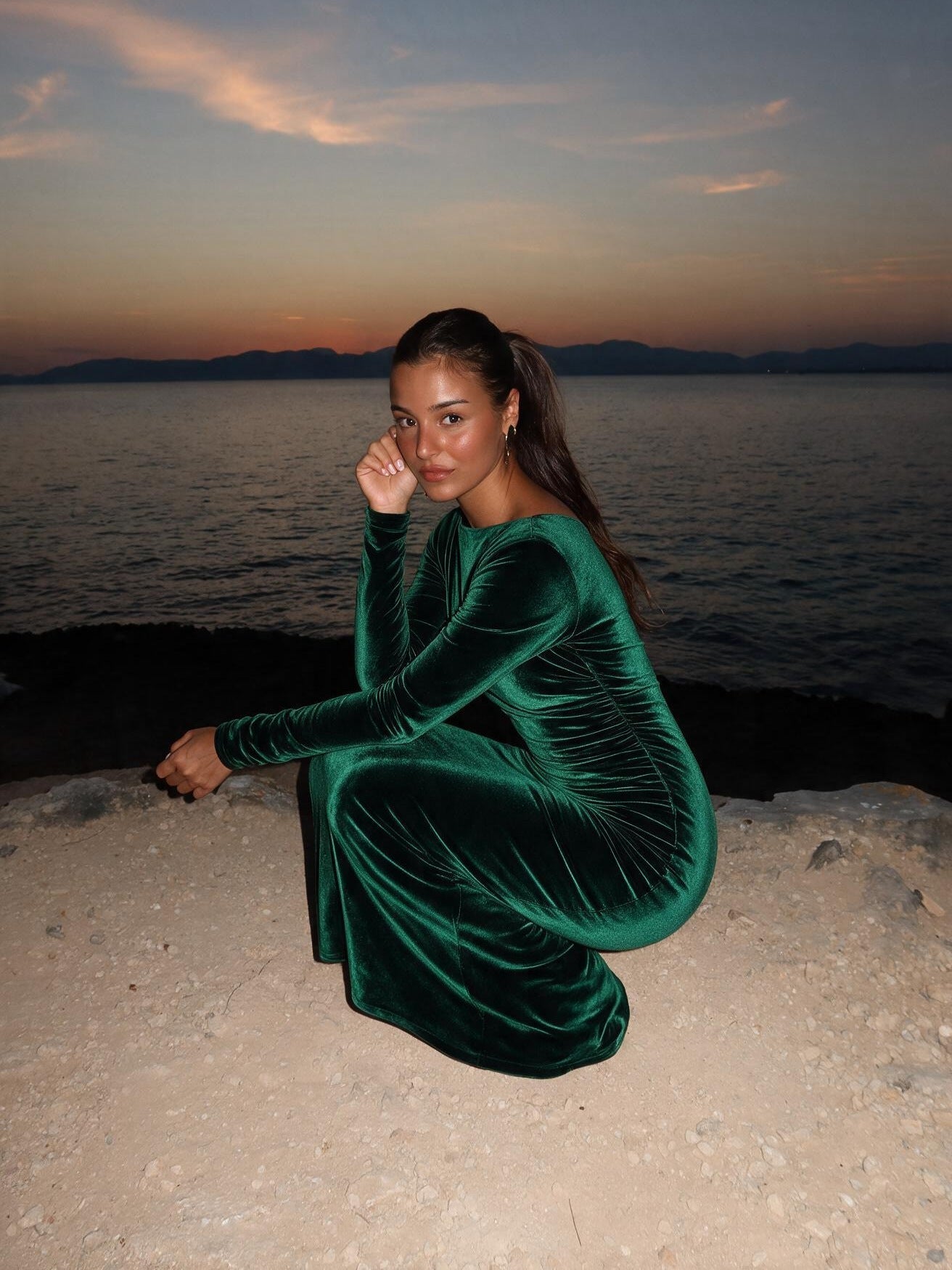 velmara-gen · abito midi-elegante-tagliato · Verde · posa · 4 · 34