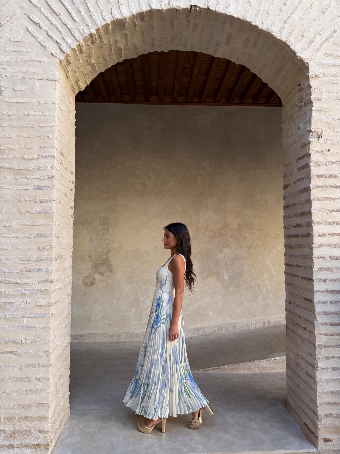 velmara-gen · abito-midi-in-raso-scollo-quadrato-pieghe · Bianco · profilo · 2