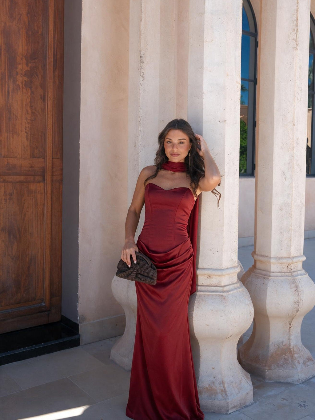 velmara-gen · abito midi con scollo in raso e drappeggio a cuore · Bordeaux · frontale · 1 · 34