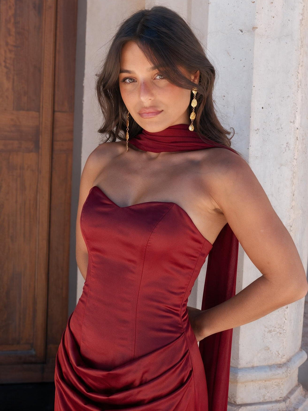 velmara-gen · abito midi con scollo in raso e drappeggio a cuore · Bordeaux · frontale · 4 · 34