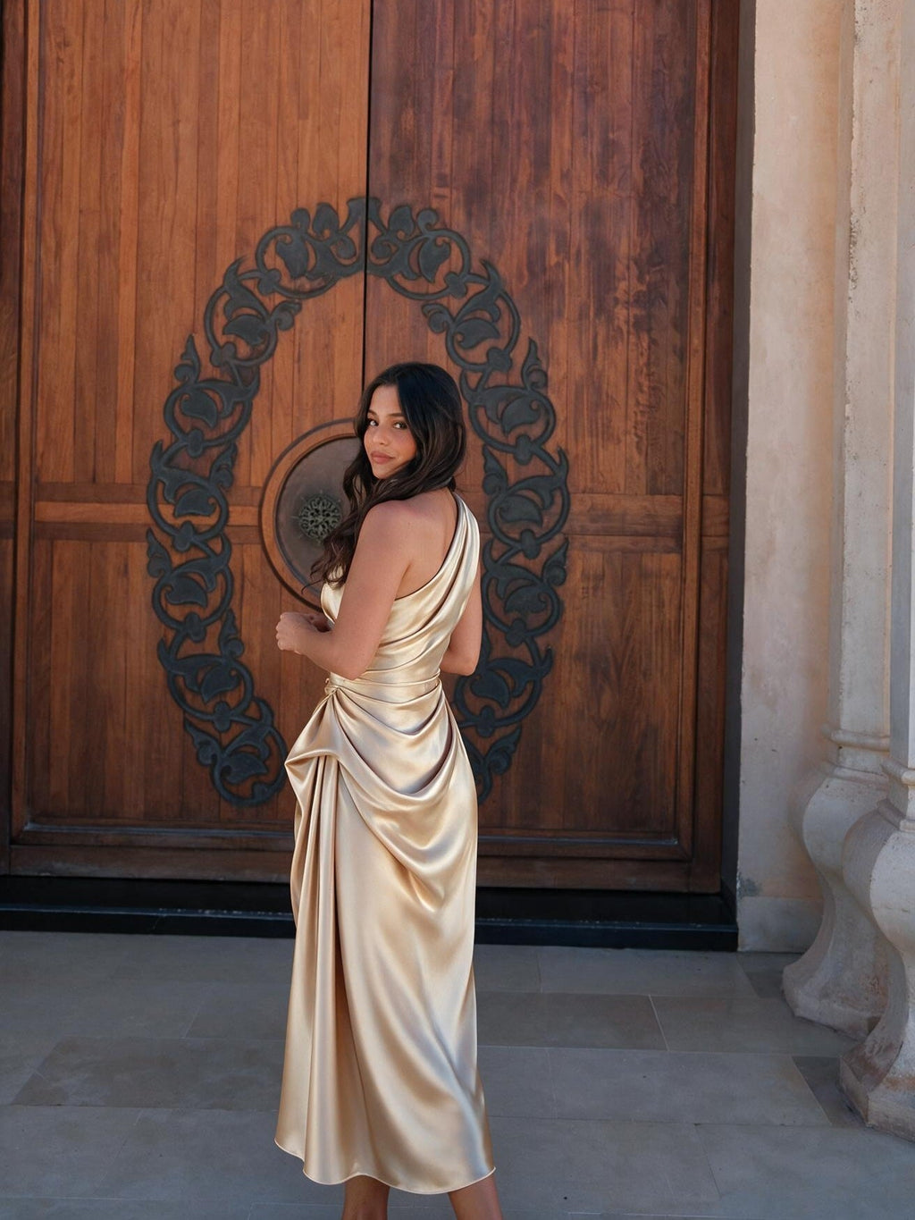 velmara-gen · abito midi drappeggiato con una spalla · Champagne · retro · 3 · 34
