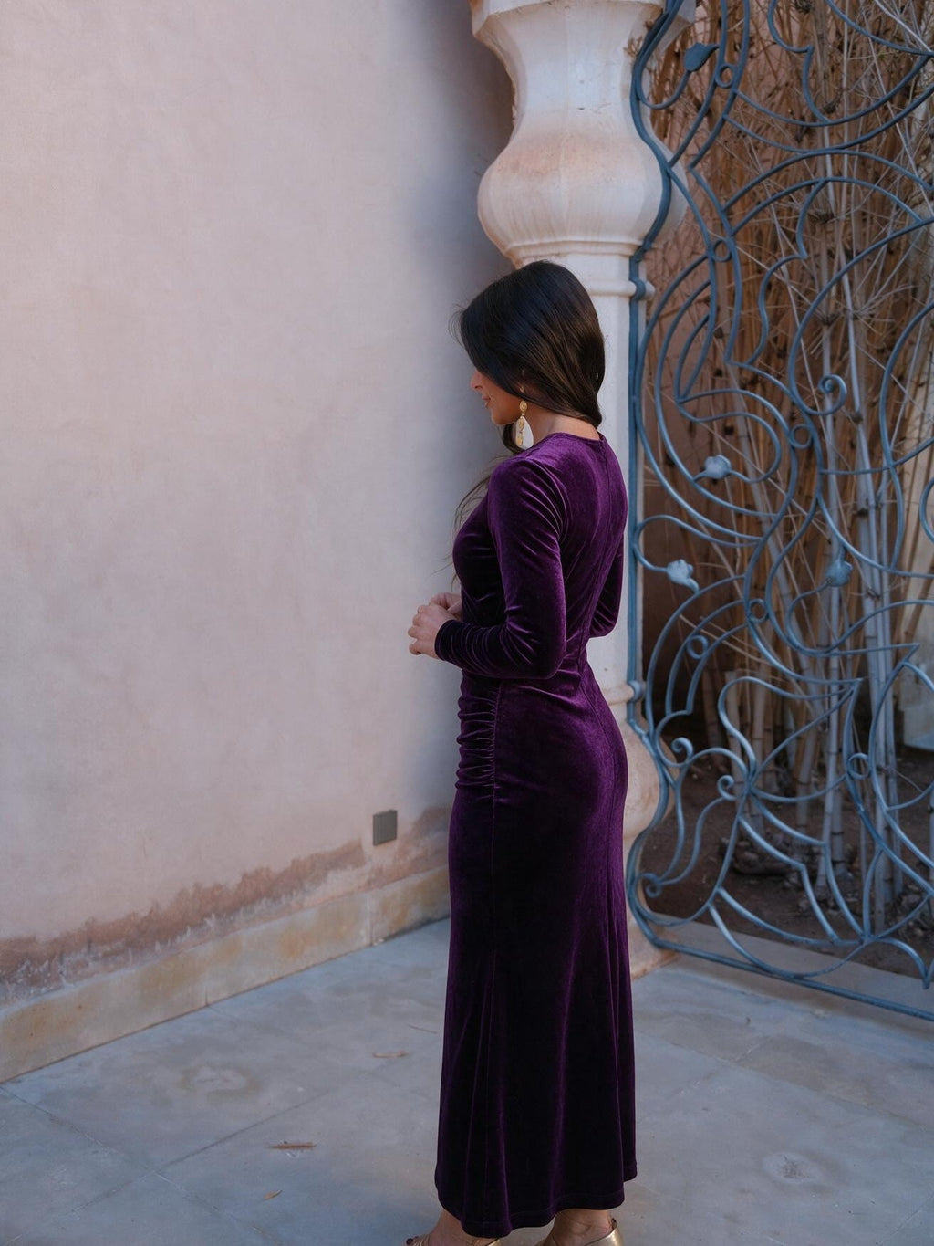 velmara-gen · abito-midi-in-velluto-drappeggiato · viola · profilo · 2 · 34