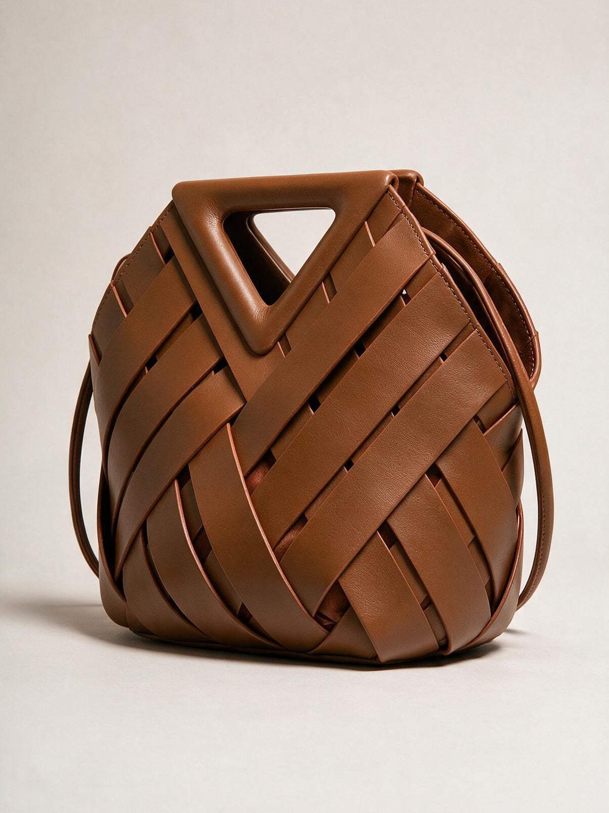 velmara-acc · borsa-treccia-linea-geometrica · Caffè · 102 · 34