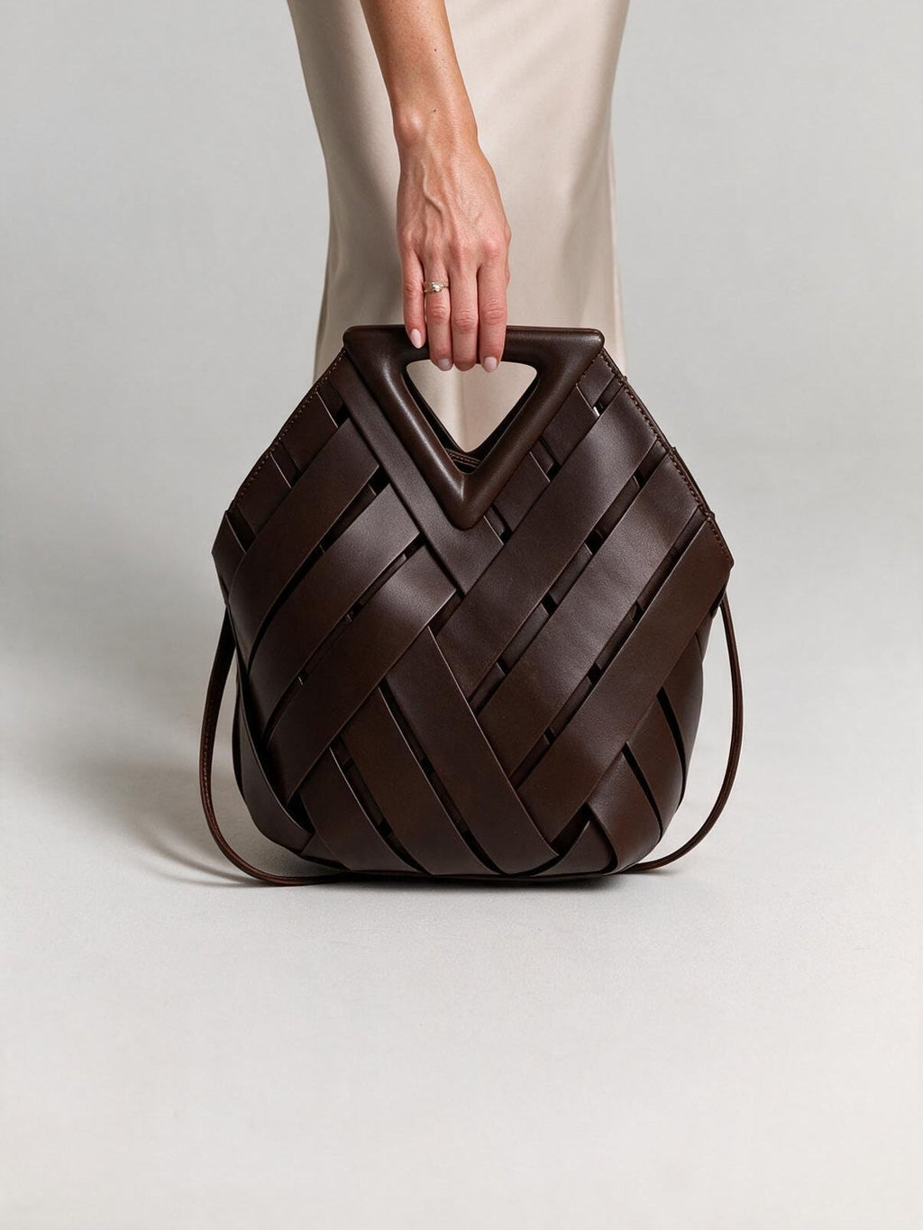 velmara-acc · borsa-treccia-linea-geometrica · Cioccolato · 3 · 34